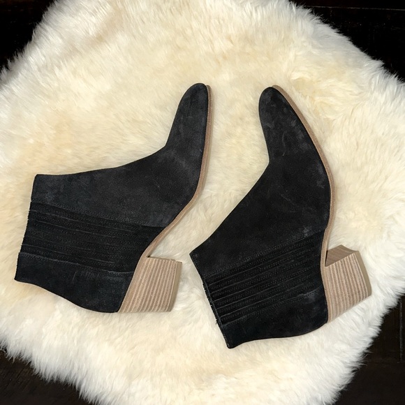 Vince Shoes - VINCE Size 7.5 black suede ankle bootie made in Italy chunky heel